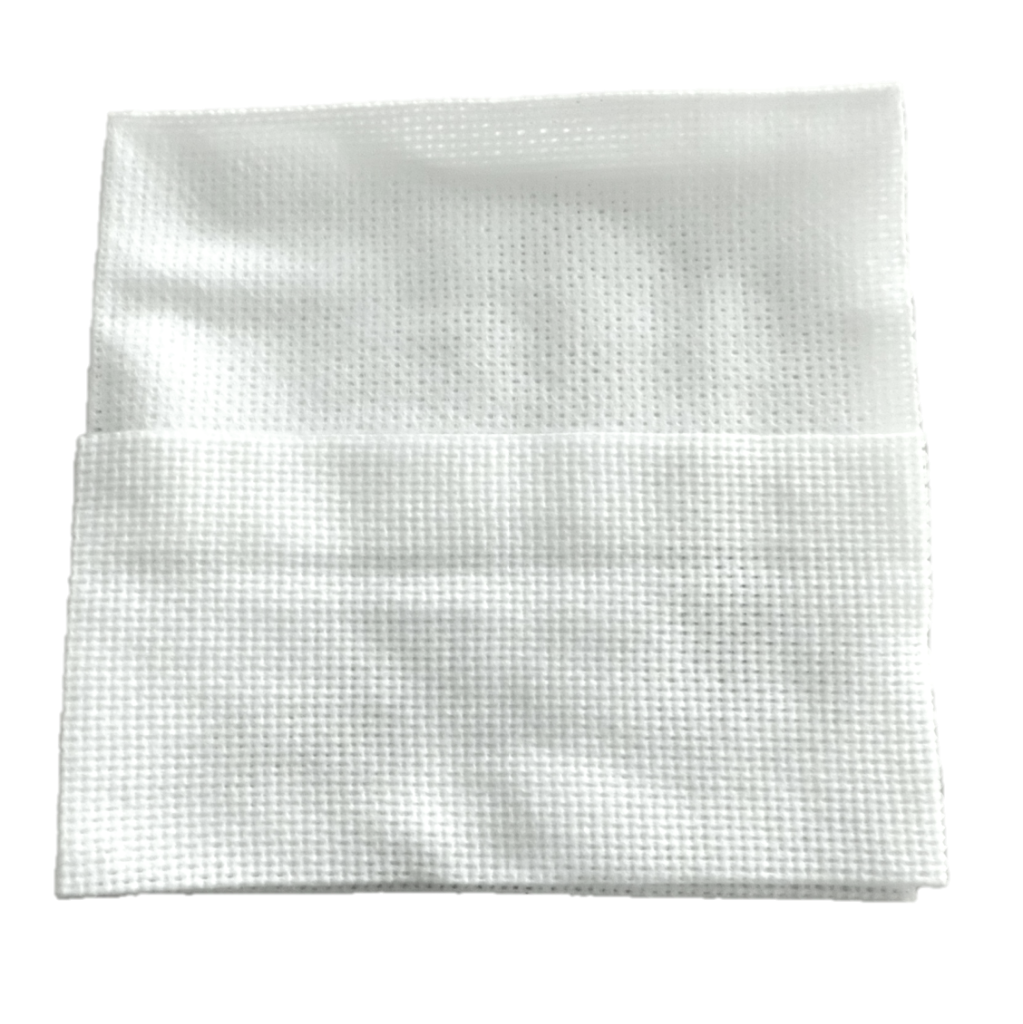 31004 Tuch gefaltet freigestellt